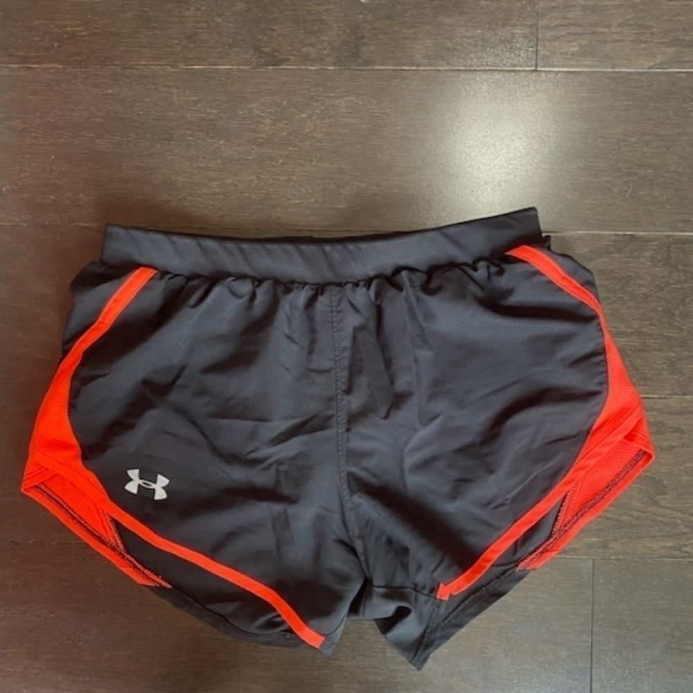 🎉Under Armour Orange and Black Athletic  Shorts
